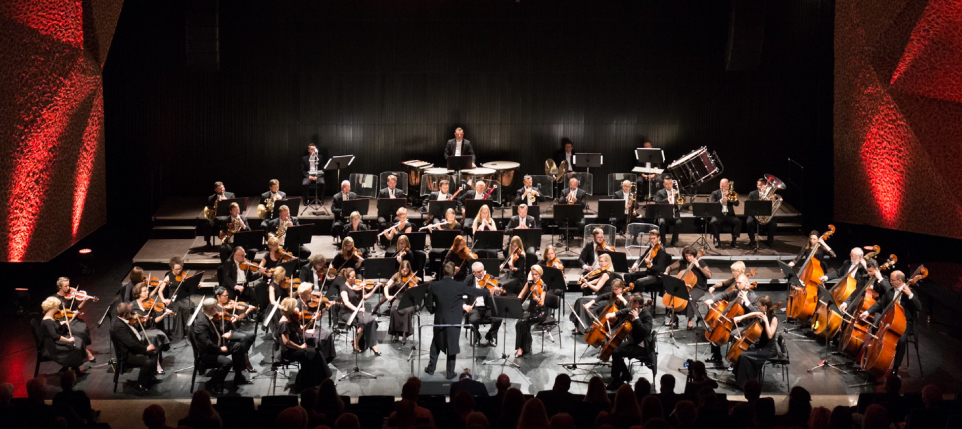 orkiestra na scenie