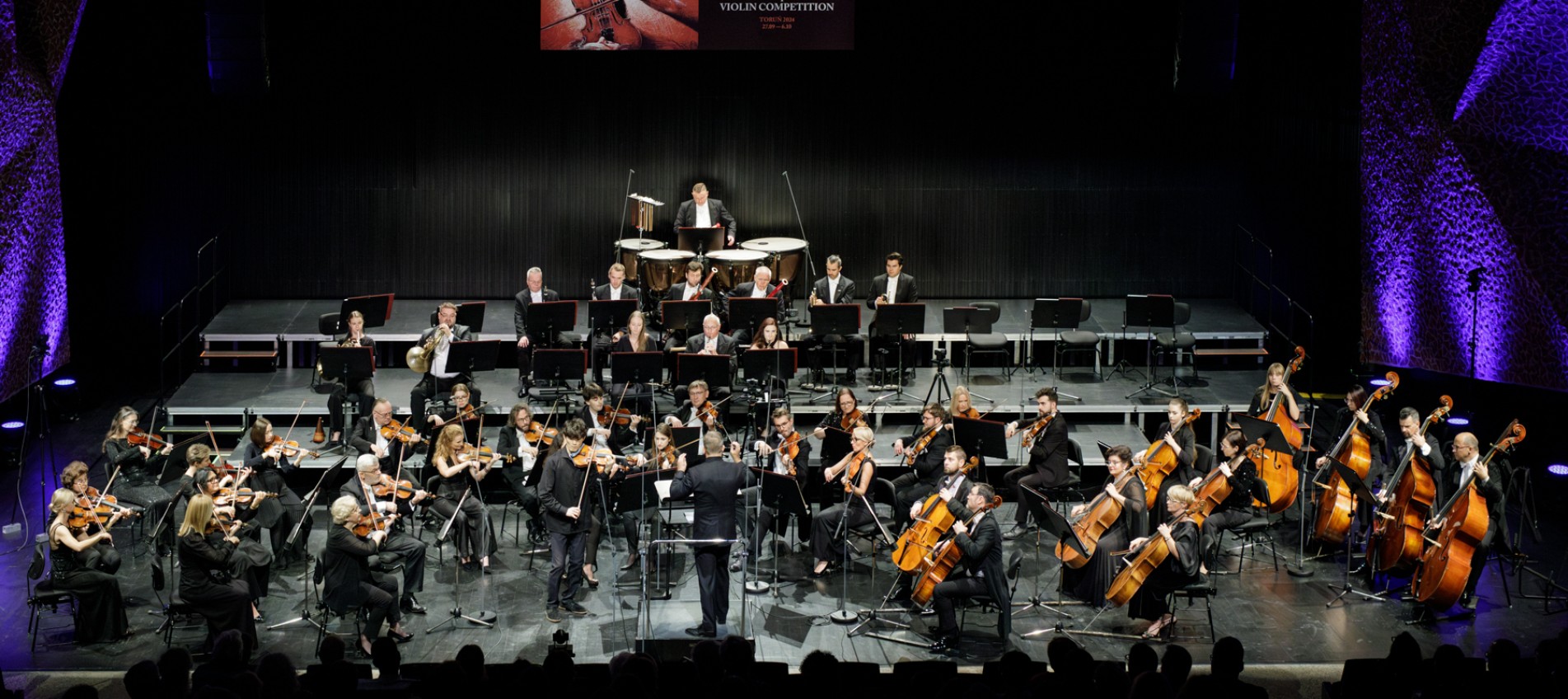 orkiestra na scenie