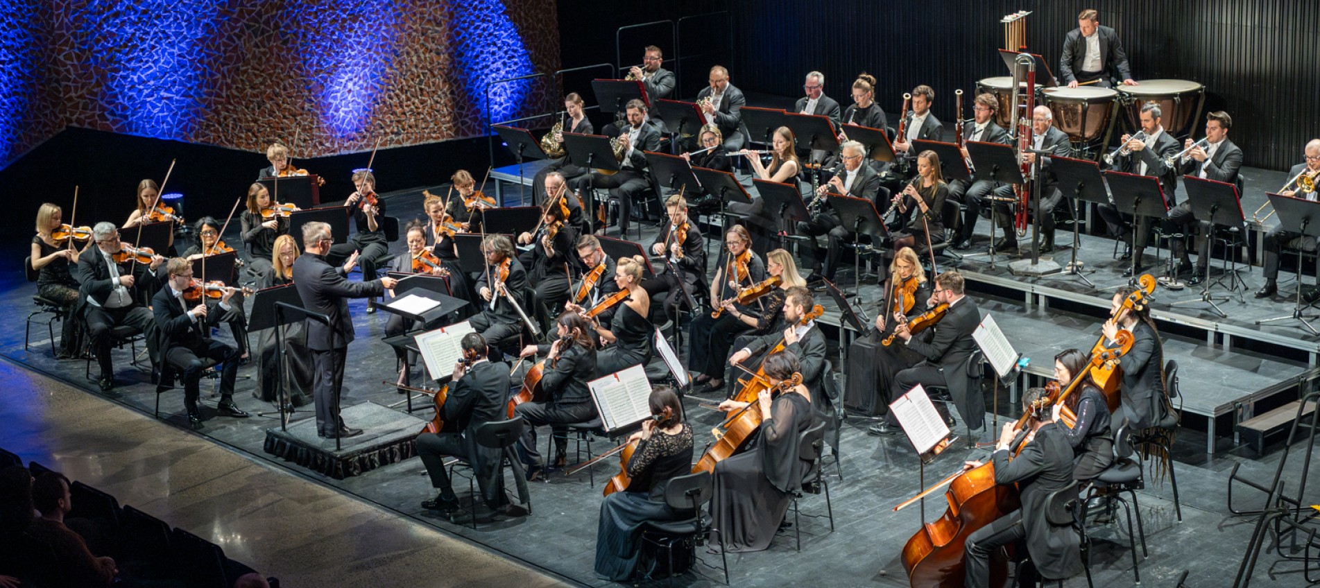 orkiestra na scenie