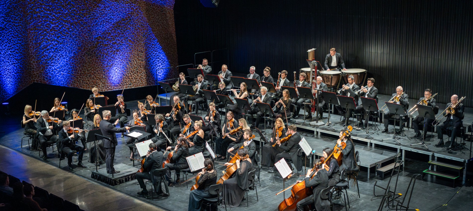 orkiestra na scenie