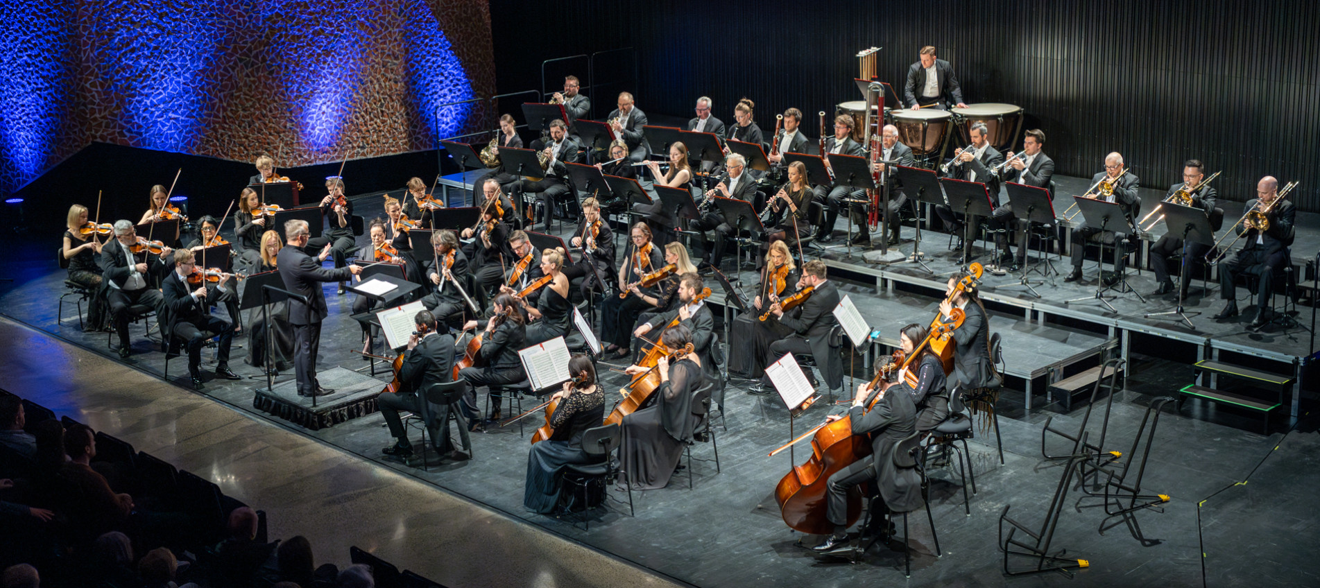 orkiestra na scenie