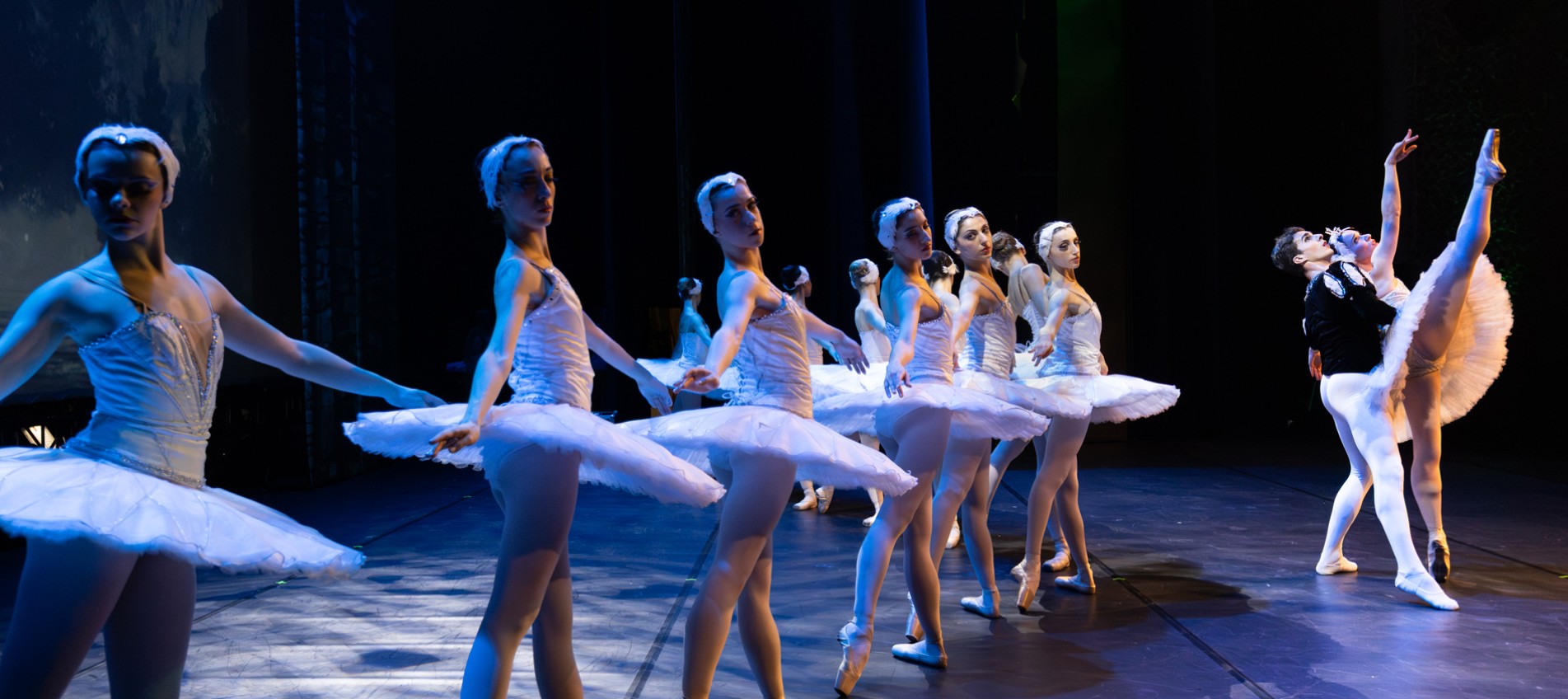 baletnice na scenie