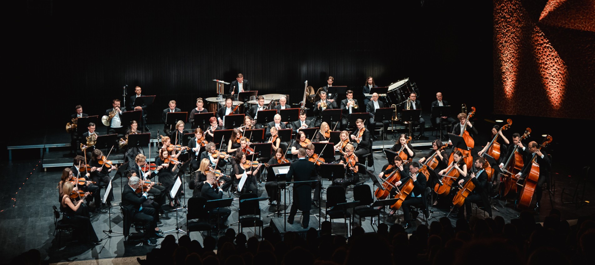 orkiestra na scenie
