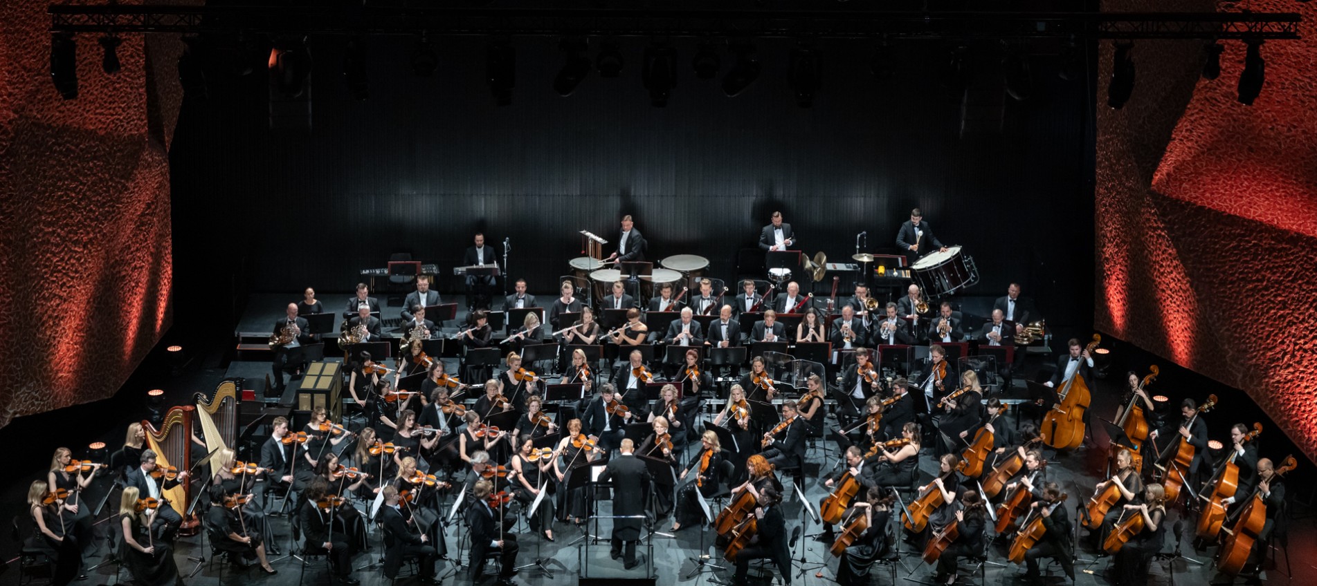 orkiestra na scenie
