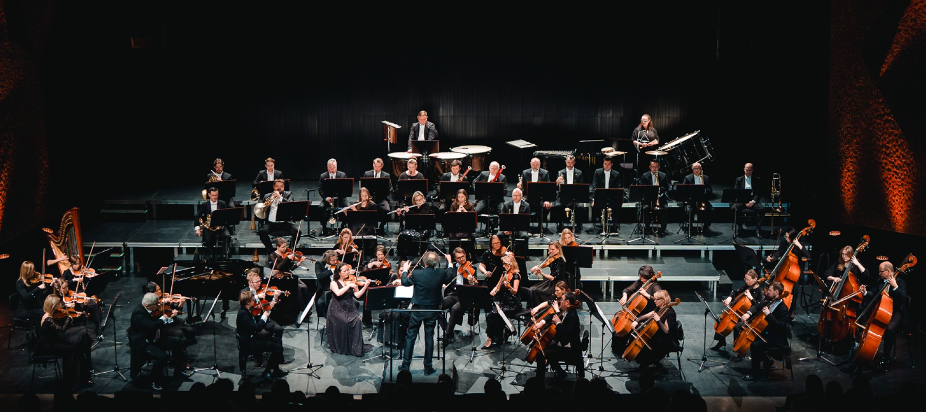 orkiestra na scenie