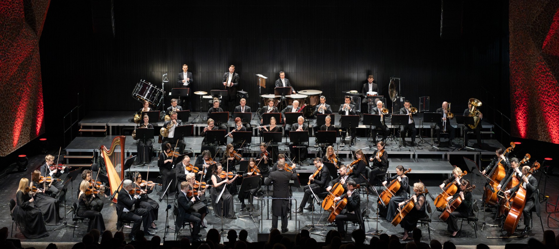 orkiestra na scenie