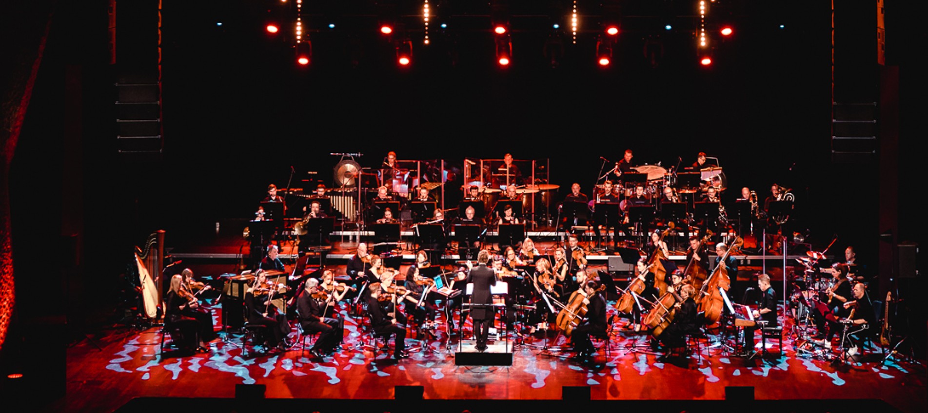 orkiestra na scenie