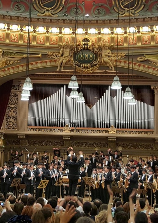 orkiestra na scenie