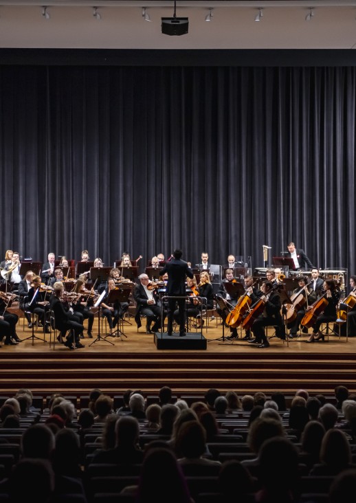 orkiestra na scenie
