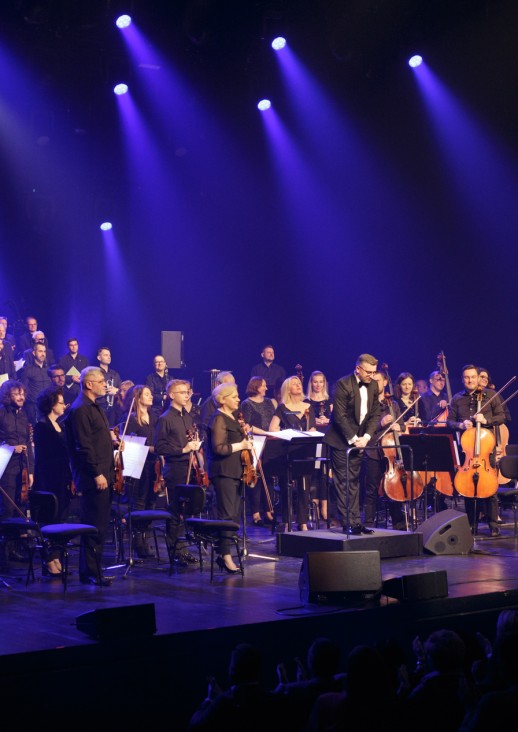 orkiestra na scenie