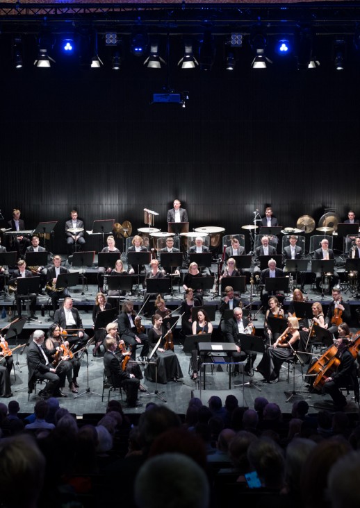 orkiestra na scenie