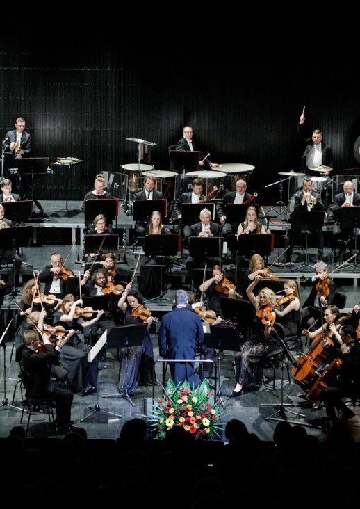 orkiestra na scenie
