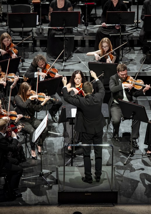 orkiestra na scenie