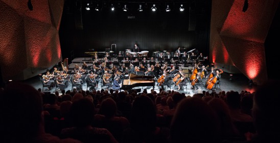orkiestra na scenie