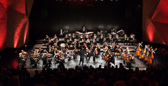orkiestra na scenie