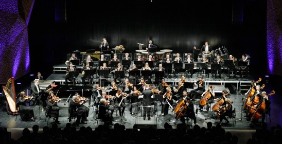orkiestra na scenie