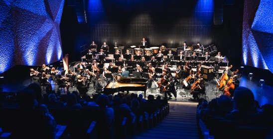 orkiestra na scenie