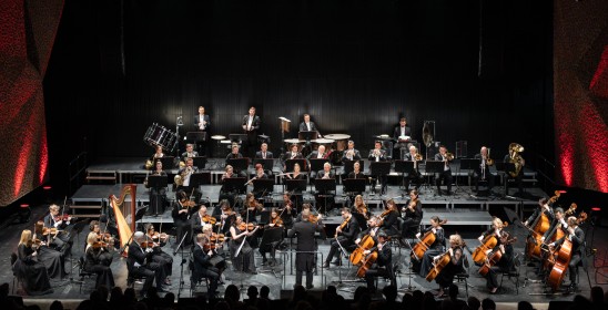 orkiestra na scenie