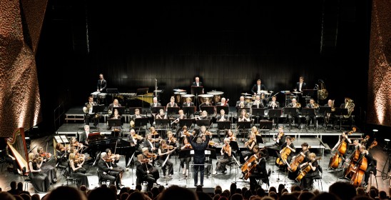orkiestra na scenie