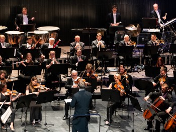 Toruńska Orkiestra Symfoniczna orkiestra na scenie