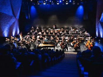 Toruńska Orkiestra Symfoniczna orkiestra na scenie