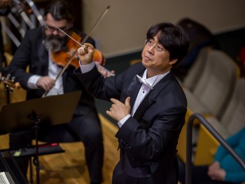 stojący mężczyzna