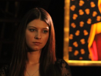 kobieta w czarnej marynarce