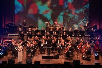 orkiestra na scenie